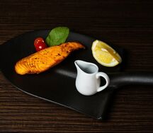 Стейк из семги с гранатовым соусом