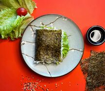 Онигири с тунцом