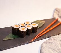 Ролл с лососем