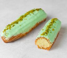 Эклер фисташковый