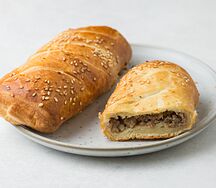 Слойка с мясом и яйцом