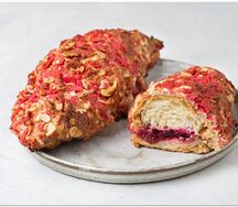 Королевский круассан с вишней и белым шоколадом