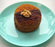 Пирожное Медовик