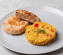 Котлета куриная с сыром, рисом с овощами
