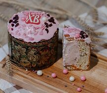 Кулич клубничный со сливками