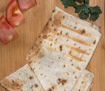 Сыр сулугуни в лаваше