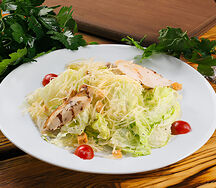 Салат Цезарь с курицей