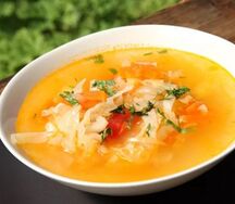 Щи с давленным картофелем, мясом и сметаной
