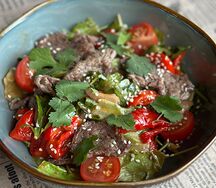 Салат с говядиной и печеным перцем