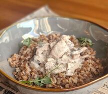 Свинина в сливках с гречкой 