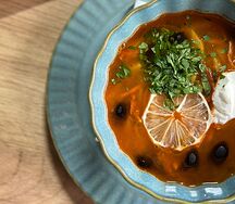 Солянка мясная со сметаной