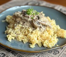 Бефстроганов из говяжьей вырезки с рисом