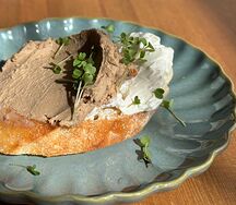 Тост с куриной печенью