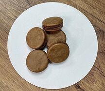 Макарон шоколадный