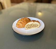 Пирожок с капустой и яйцом