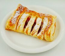 Слойка с яблоком и корицей