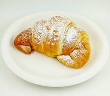 Круассан со сгущёным молоком