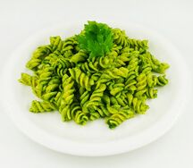 Макароны с соусом песто