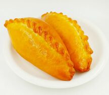 Пирожок с капустой и грибами
