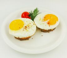Бифштекс с яйцом