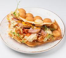Вафля с уткой и кимчи