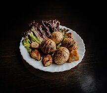 Шашлык из cвинoй шейки с картофелем на углях
