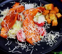 Салат Цезарь с курицей
