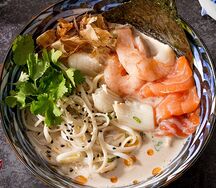 Кокосовый рамен с морепродуктами