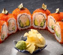 Ролл харизма с крабом и креветкой