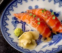 Nikkei суши морская форель, соус Понзу-апельсин