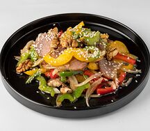 Салат с говядиной и овощами