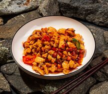Курица с арахисом в кисло-сладком соусе