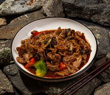 Жареная говядина с овощами