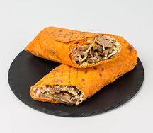 Шаурма с большой порцией мяса и картошечкой фри