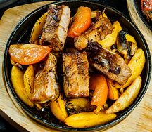Сковородка с рёбрышками поросёнка