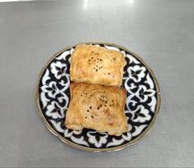 Самса с сыром и ветчиной
