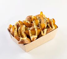 Картофель по-деревенски в сырном соусе