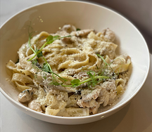 Паста с курицей, грибами и трюфельным маслом