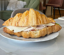Круассан с курицей
