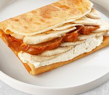 Блин с бананом и соленой карамелью