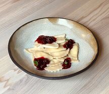 Вареники с творогом и вишневым соусом