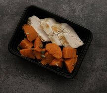 Куриное филе су-вид с бататом и тыквенными семечками