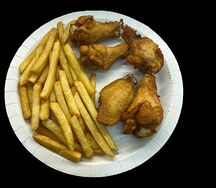 Картошка фри и куриные крылышки M