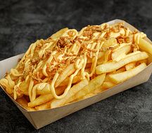 Картофель фри с сырным соусом и жареным луком