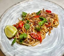 Пшеничная лапша удон с фермерской говядиной