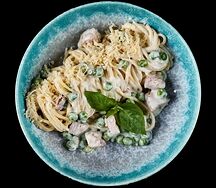 Паста с копченой индейкой и горошком