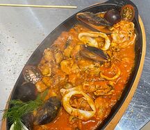 Сковородка с морепродуктами по-сицилийски