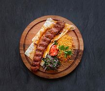 Мини-урфа-кебаб из курицы с гарниром