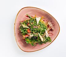 Салат Руккола с говядиной