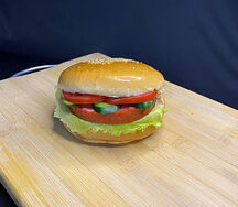 Хот-дог с колбасой